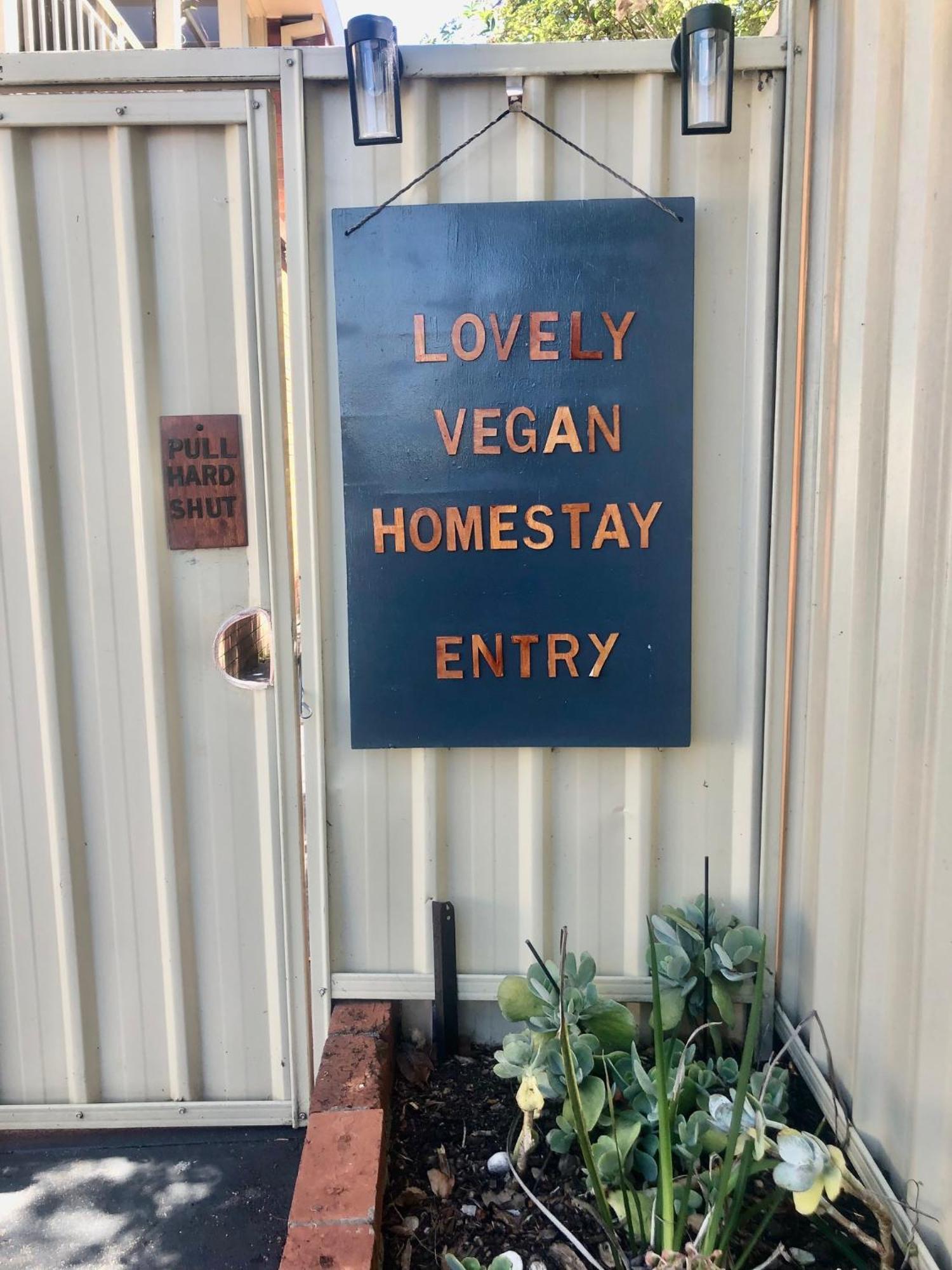 Lovely Budget Vegan Homestay Launceston Exterior photo