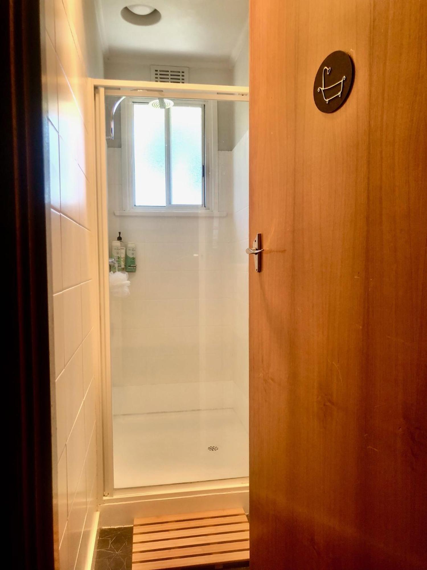 Lovely Budget Vegan Homestay Launceston Exterior photo