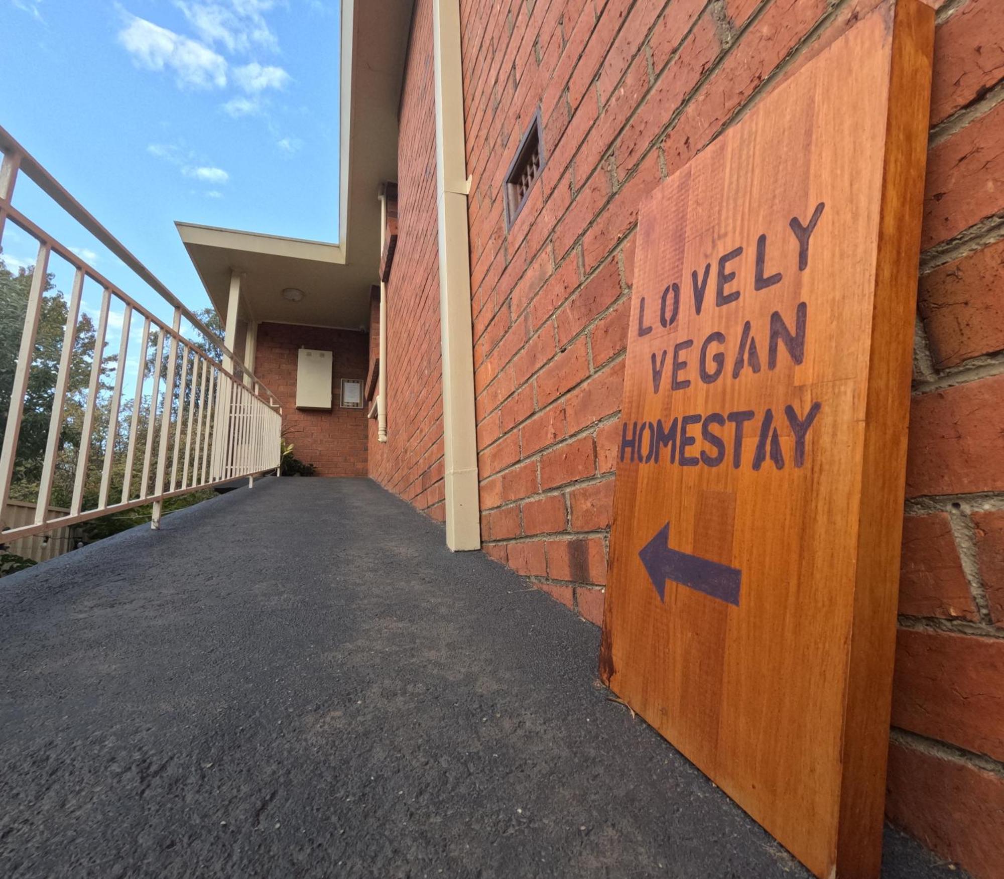 Lovely Budget Vegan Homestay Launceston Exterior photo